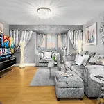 Luxury 1 Bed Flat With Parking 11K - Top Rated - Netflix - Wifi - 70 Inch Smart Tv - Birmingham City Centre - Tv In Bedroom - Top Rated