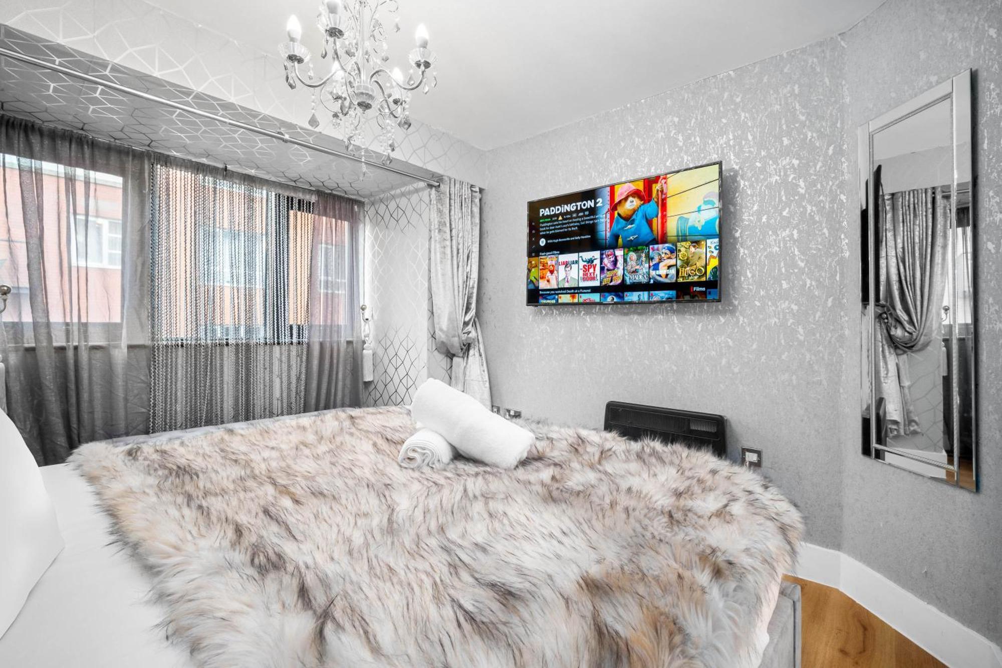 Luxury 1 Bed Flat With Parking 11k - Rated - Netflix - Wifi - 70 Inch Smart Tv - Centre - Tv In Bedroom - Rated